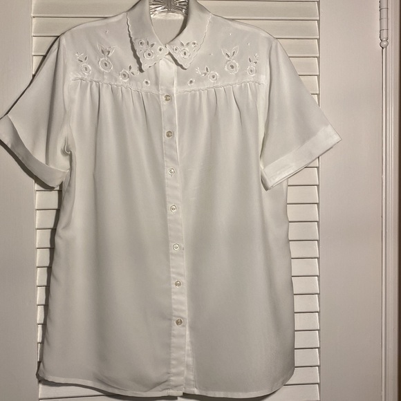 White eyelet collar/front, short sleeves, gathered back, 100% polyester. - Picture 1 of 8
